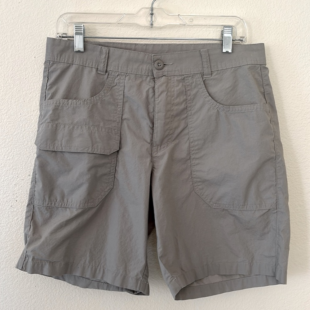 Columbia Flint Gray 30W Washed Out Cargo Shorts - 8 inch inseam - Never worn